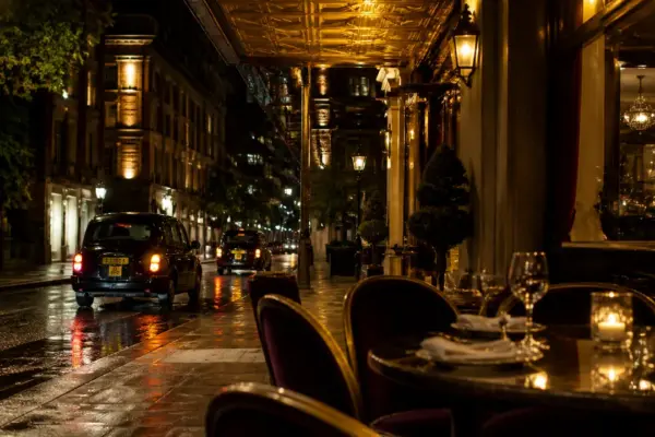 Late-Evening Plans That Leave Room for Proper Conversation